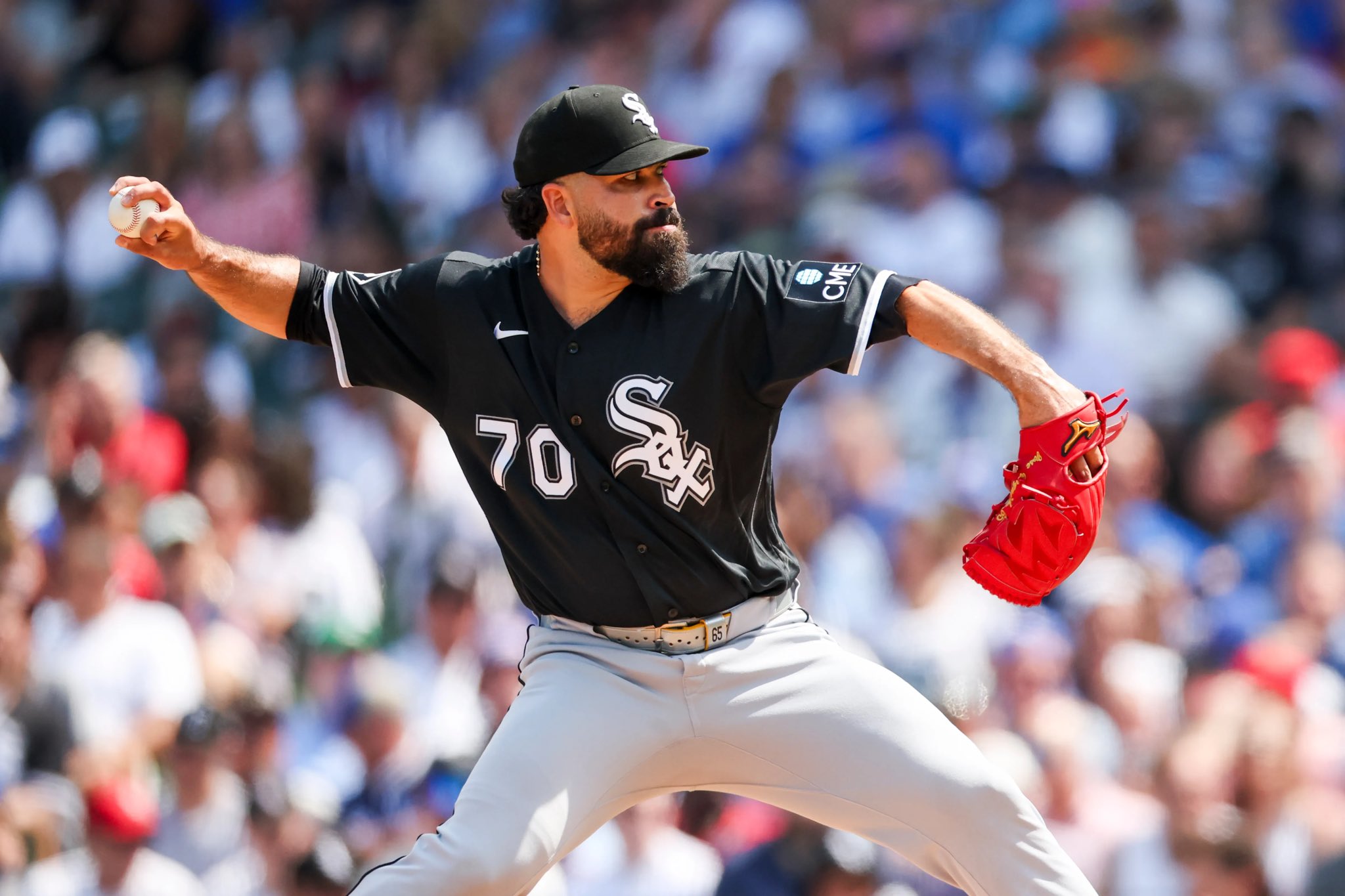 El lanzador mexicano José Urquidy deja a Medias Blancas y llega a Phillies.