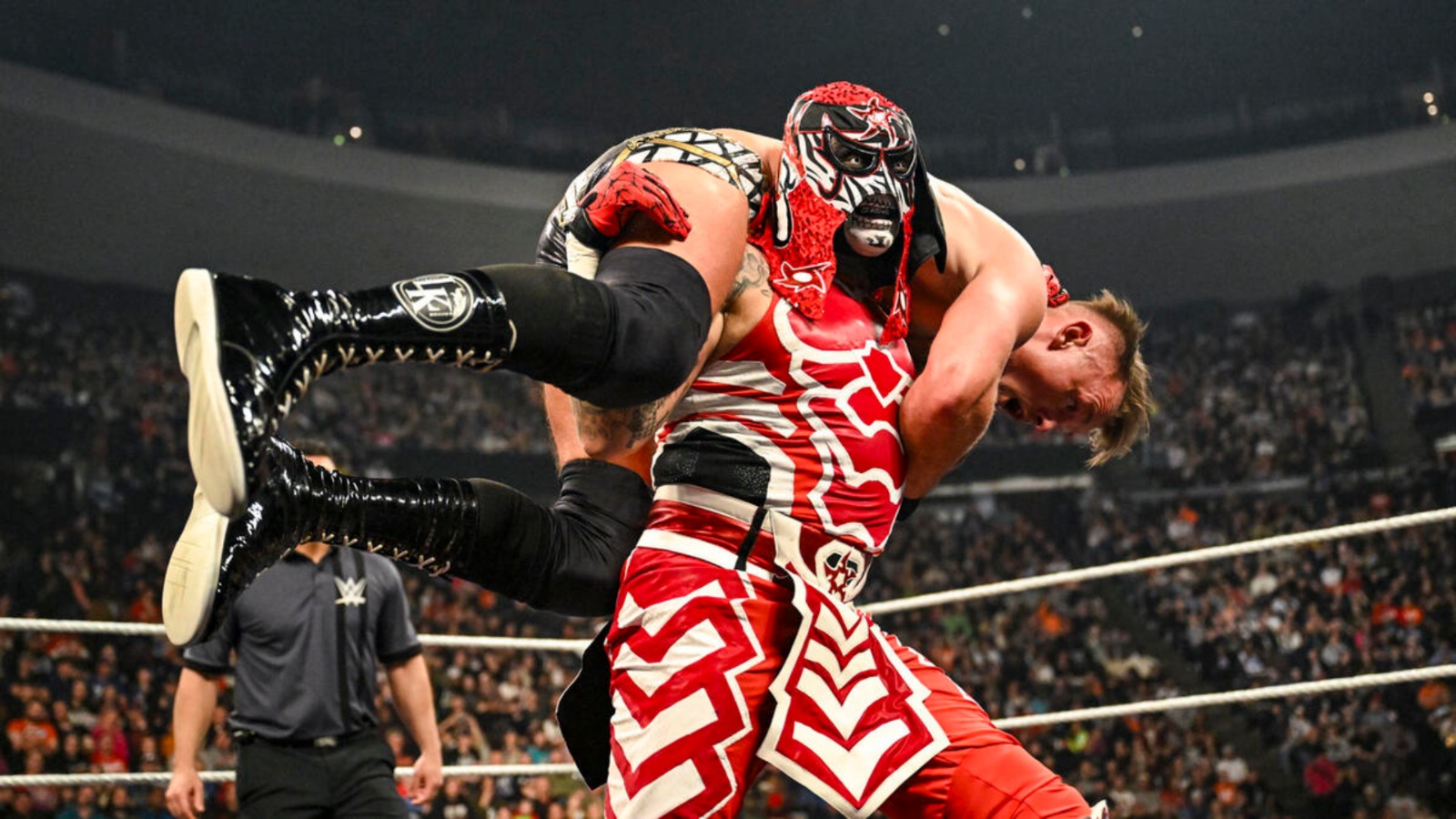 Tras 15 años, la WWE arma fiesta en la CDMX