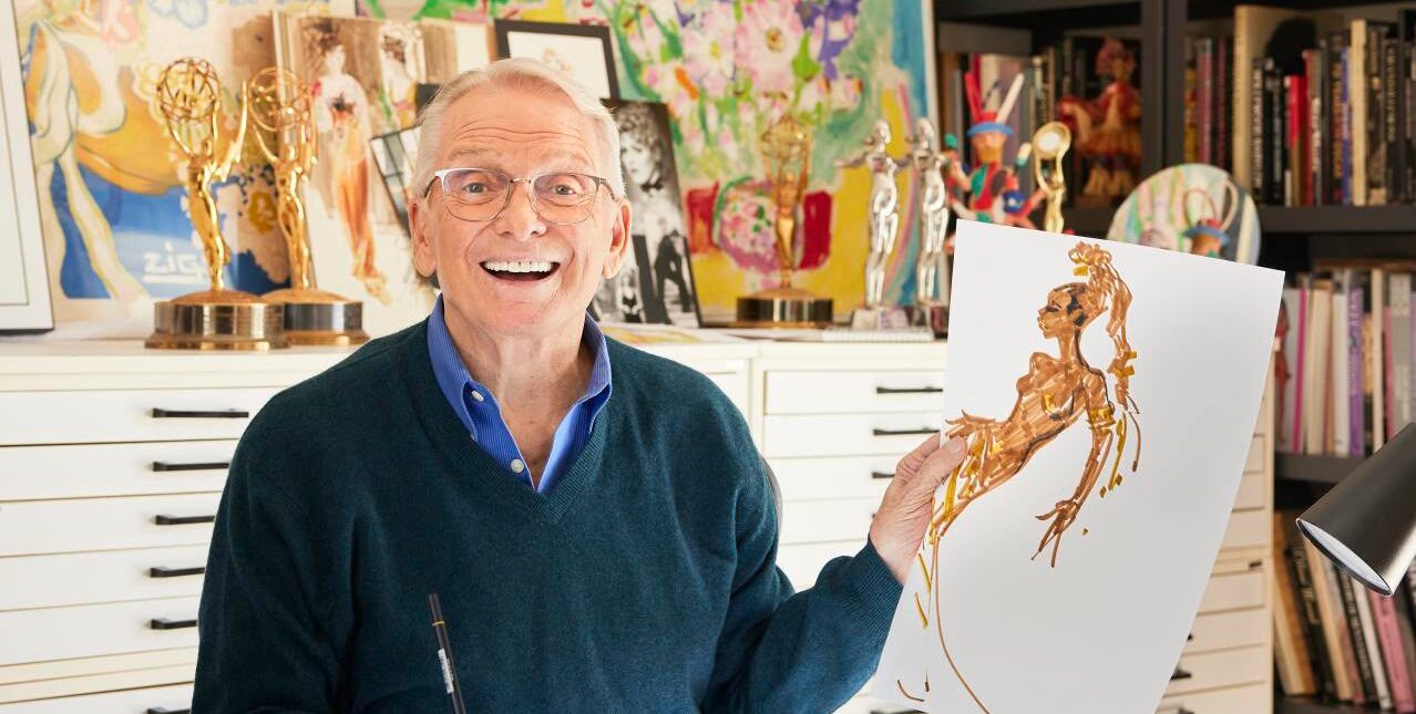 Muere Bob Mackie, el diseñador que hizo del exceso un arte