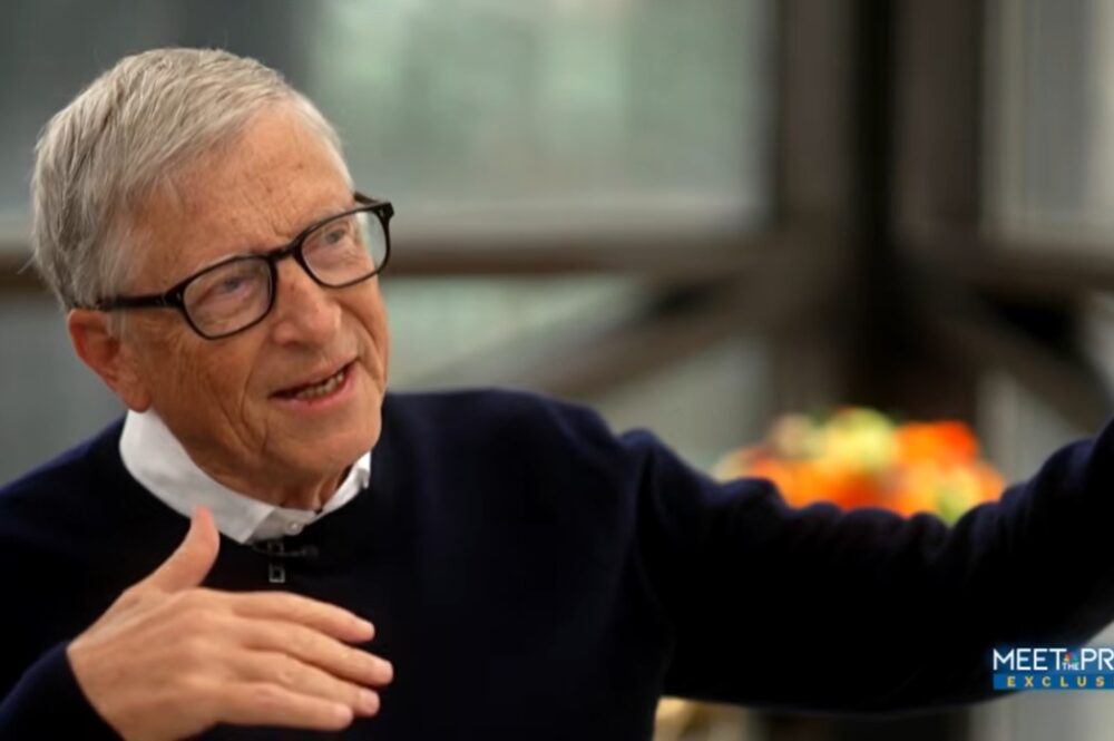 Bill Gates advierte que la IA podría provocar una catástrofe con hasta mil millones de muertes