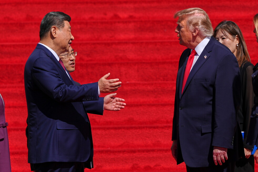 Embajador de EU afirma que Trump ofreció vender armas a China; la Casa Blanca lo niega