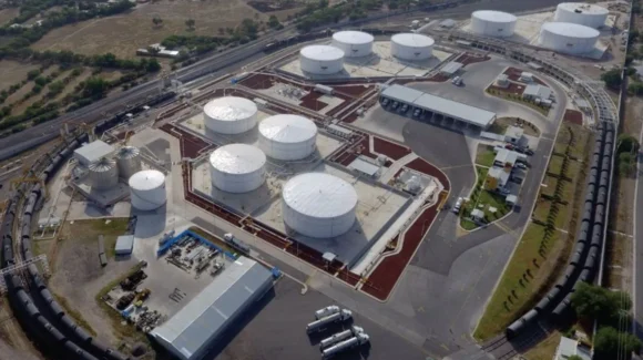 Harfuch confirma que los 59 millones de litros asegurados en Guanajuato sí se investigan como huachicol; FGR atrajo el caso