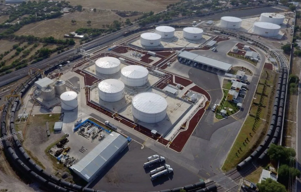 Harfuch confirma que los 59 millones de litros asegurados en Guanajuato sí se investigan como huachicol; FGR atrajo el caso