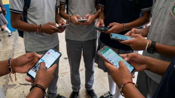 SEP publica reglas para restringir celulares y pantallas en escuelas; entrarán en vigor el 3 de noviembre de 2026