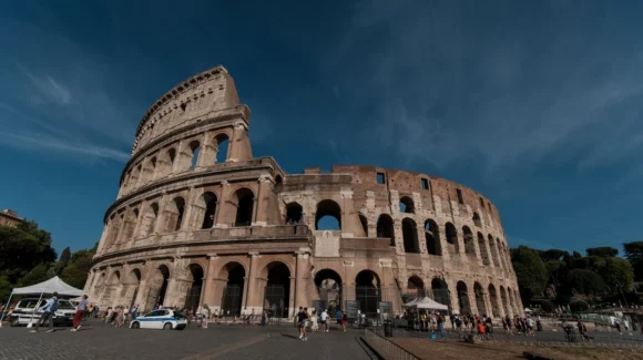 Tragedia en el Coliseo romano: Muere trabajador tras caída de 10 metros
