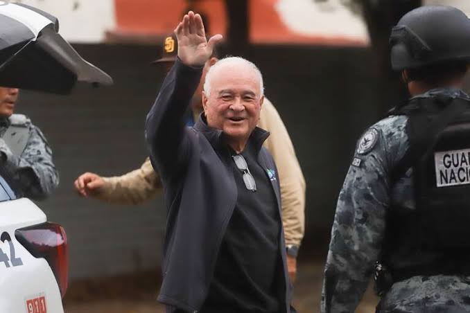 Ernesto Ruffo llega a Ensenada para cumplir prisión domiciliaria; FGR mantiene investigación por huachicol fiscal