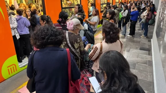Falla en fibra óptica de la Línea 12 del Metro provoca marcha lenta y esperas de hasta una hora