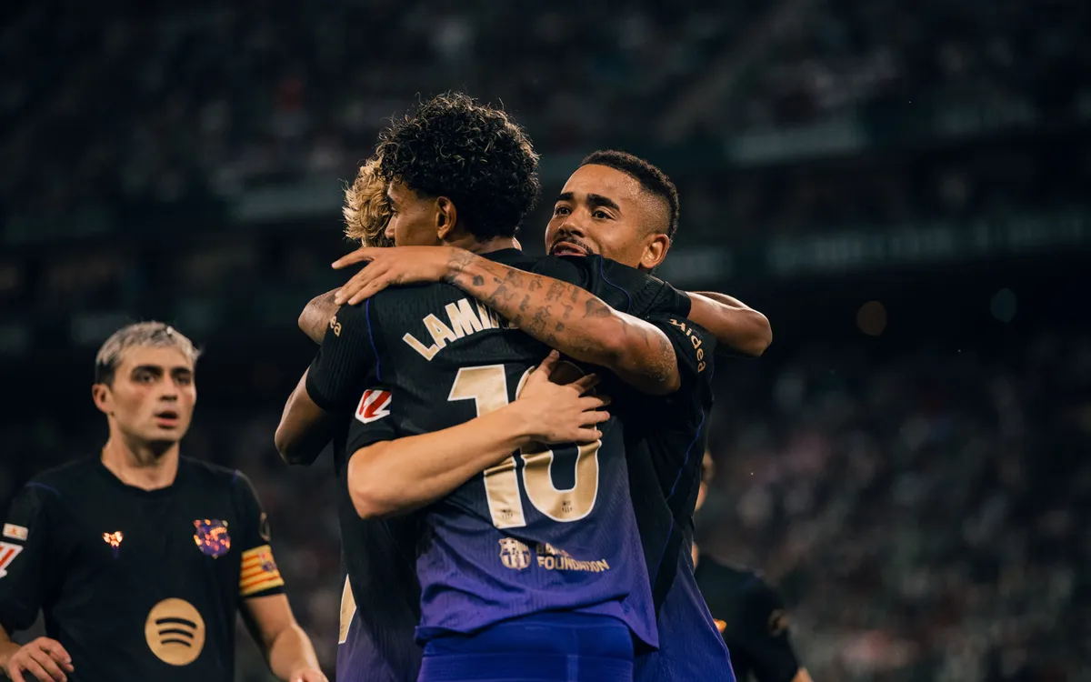 El Barcelona mantiene el invicto en LaLiga con goleada 5-2 sobre el Real Betis.