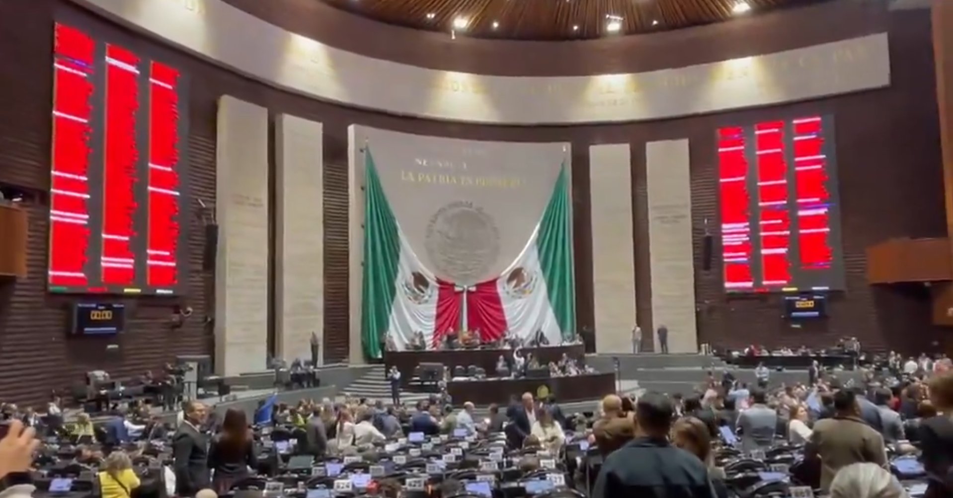 Diputados aprueban en lo general reforma a la Ley Aduanera entre críticas de la oposición.