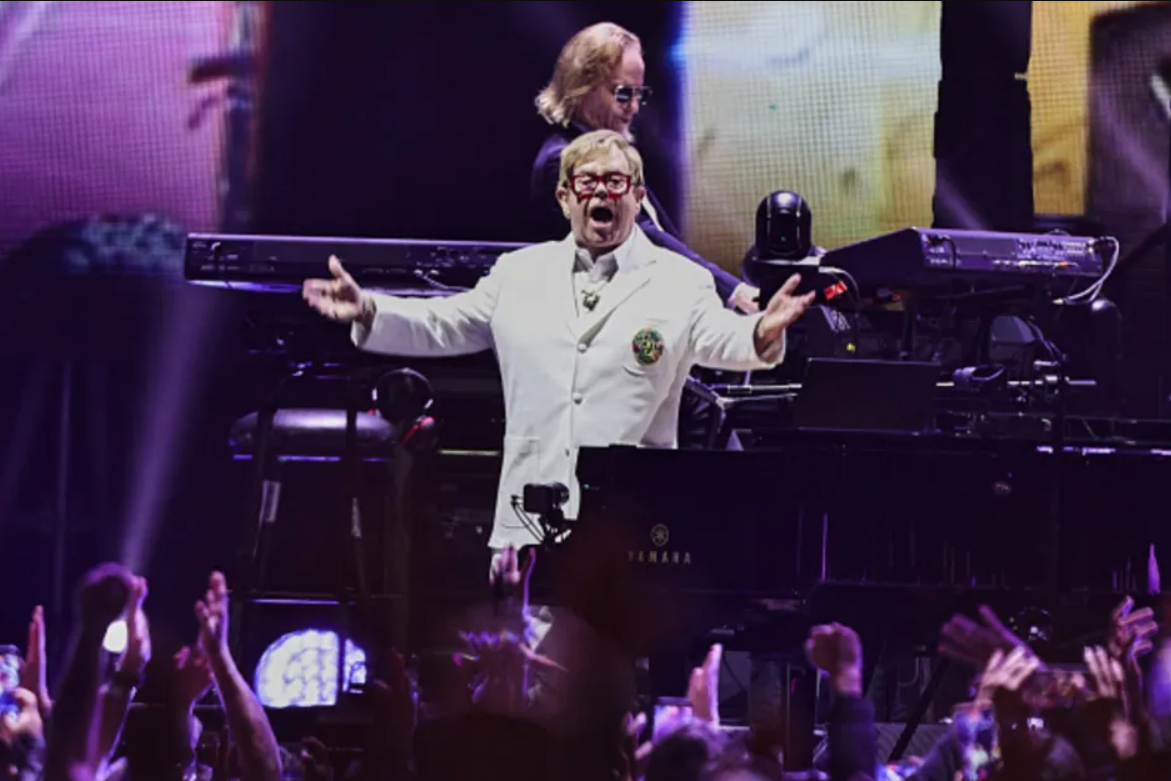 Elton John agradece ‘todo el amor’ al despedirse de los escenarios en México