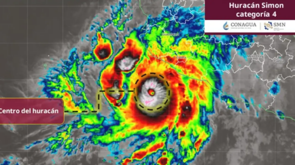Huracán ‘Simón’ se intensifica a categoría 4 antes de tocar tierra en las costas de México