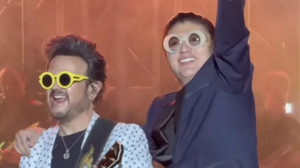 Aleks Syntek sorprende al cantar con Dani Flow