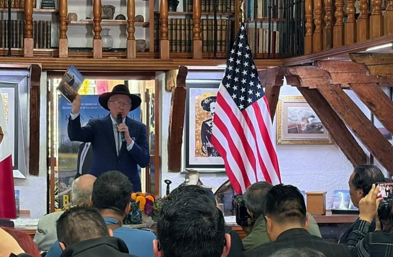Ken Salazar pide dejar atrás caso Mayo Zambada: “es una victoria de México y EU”