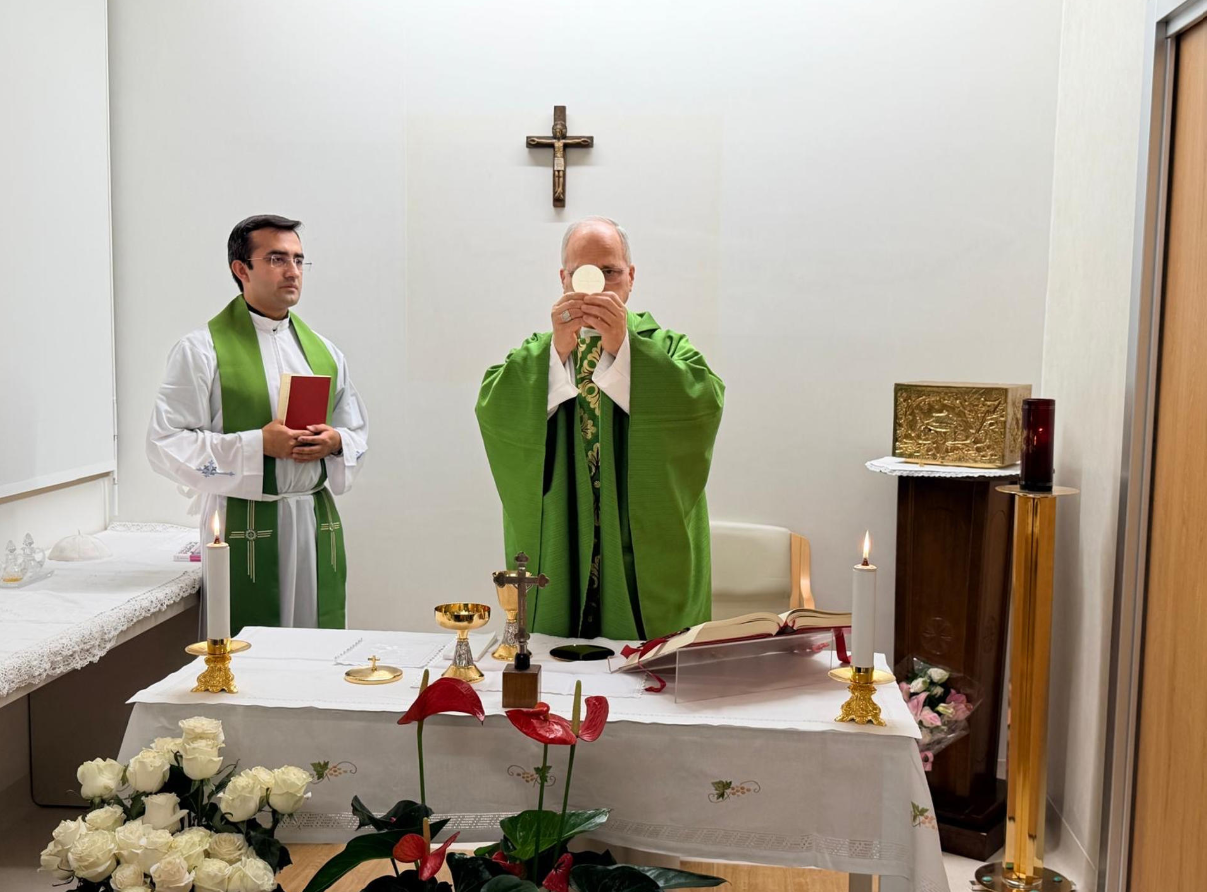 Vaticano publica primeras fotos de León XIV tras su operación
