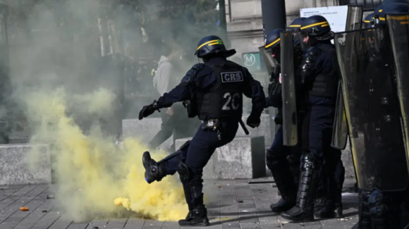 Gas lacrimógeno y enfrentamientos sacuden Marsella en las protestas por costo de la vida