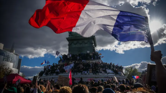 Francia impone por segunda noche consecutiva toques de queda en barrios de París y otras ciudades tras los disturbios
