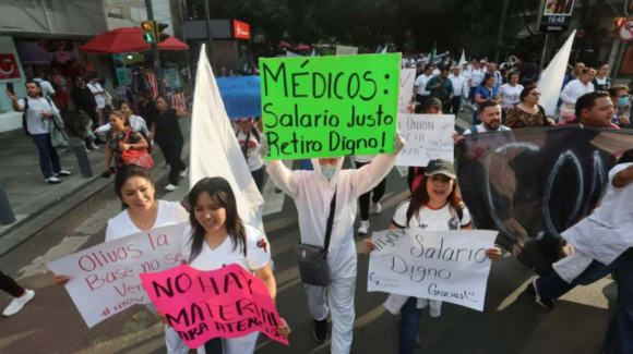 Trabajadores del IMSS rechazan aumento salarial del 8% y califican la oferta de “inaceptable”