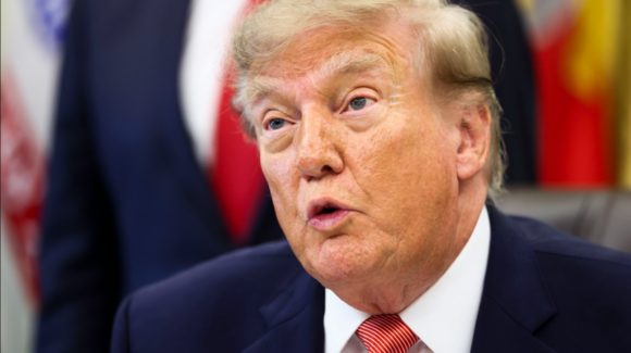 Trump acusa a Irán de elevar el precio del petróleo para perjudicarlo en las elecciones