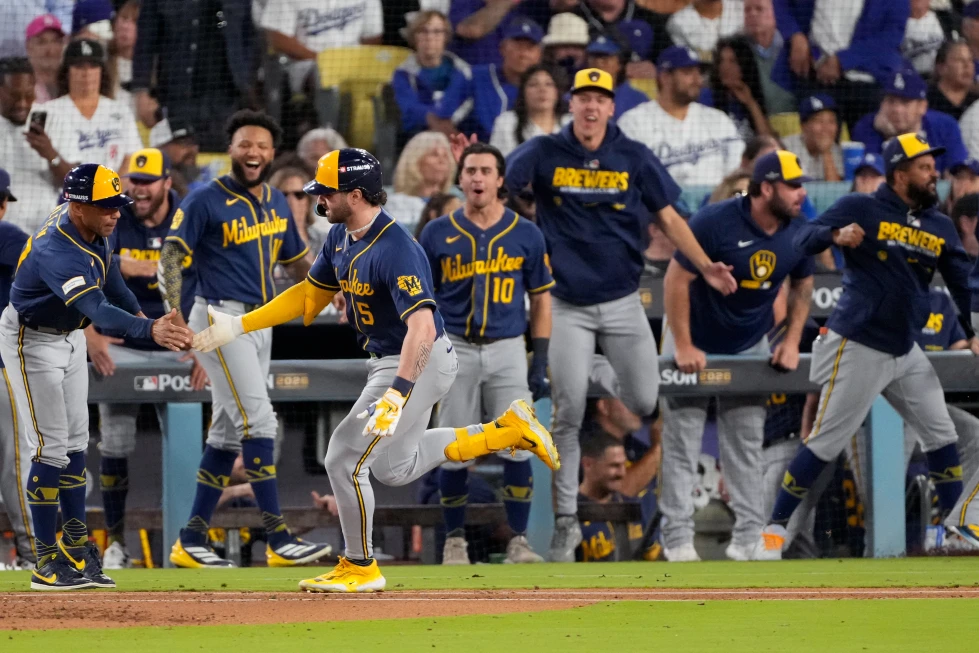 Cerveceros dejan contra las cuerdas a los Dodgers y toman ventaja de 3-0 en la Serie de Campeonato.