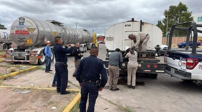 Aseguran en Chihuahua pipa con más de 9,600 litros de gasolina robada valuada en 230 mil pesos.