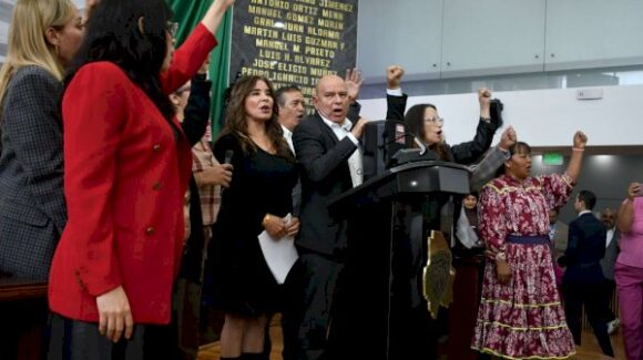 Congreso de Chihuahua suspende sesión tras petición de Morena para que Maru Campos comparezca por detención de exfiscal