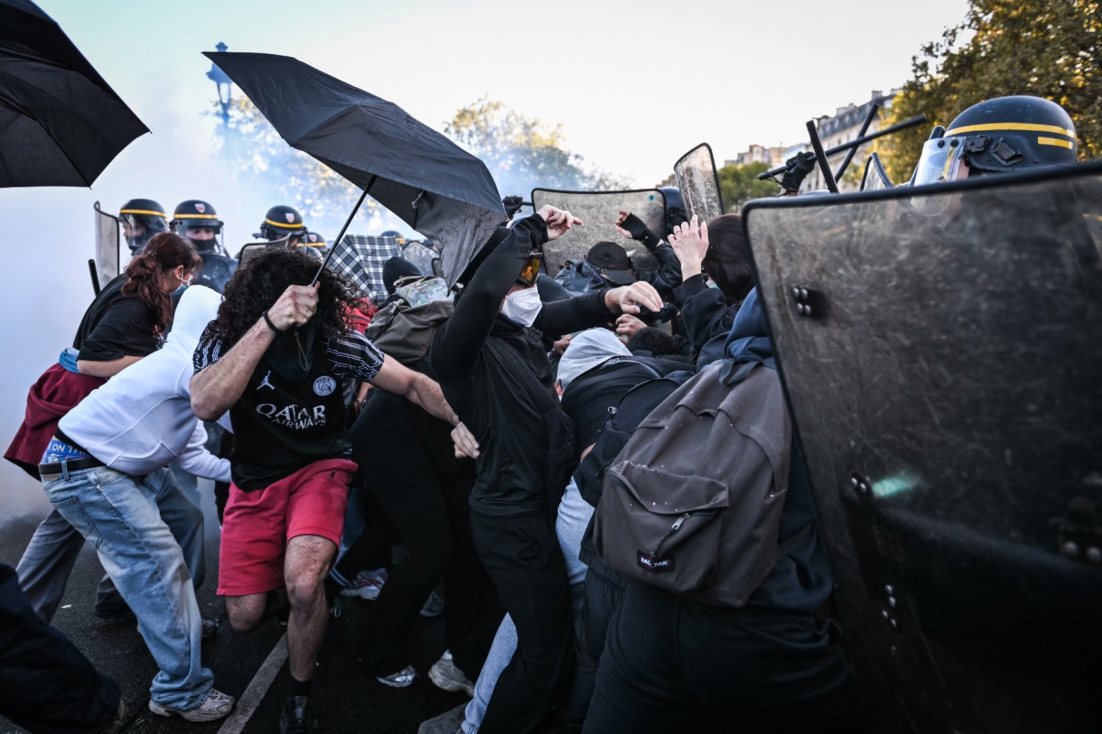 Francia detuvo a más de 5 mil menores de edad en protestas estudiantiles por la educación.