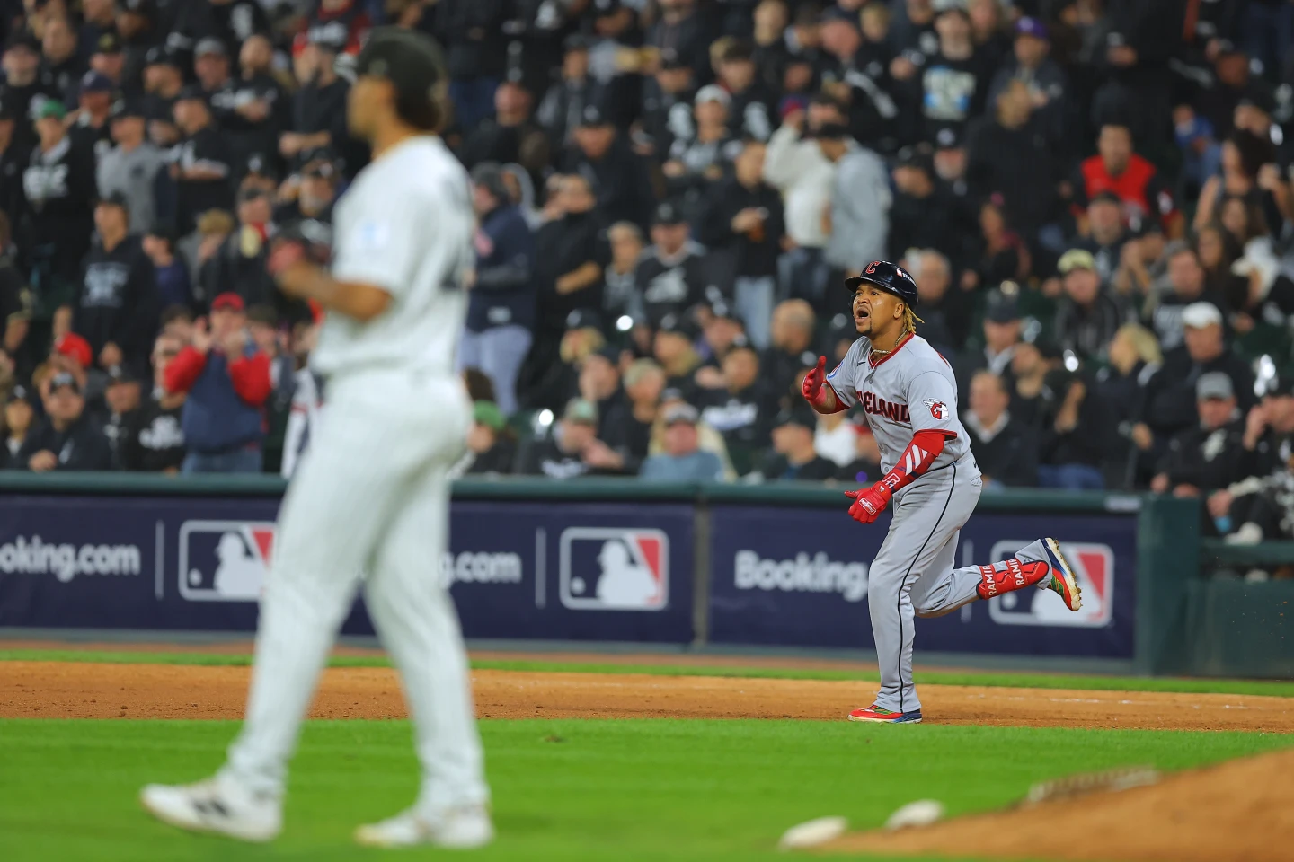 MLB: Guardianes vence a Medias Blancas y fuerza el quinto juego decisivo.