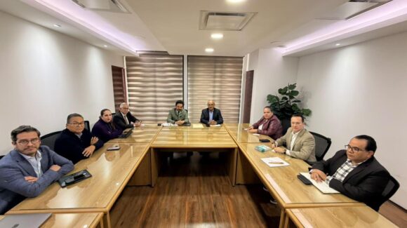 IMSS instala mesa de renegociación salarial con sindicato; trabajadores mantienen protestas