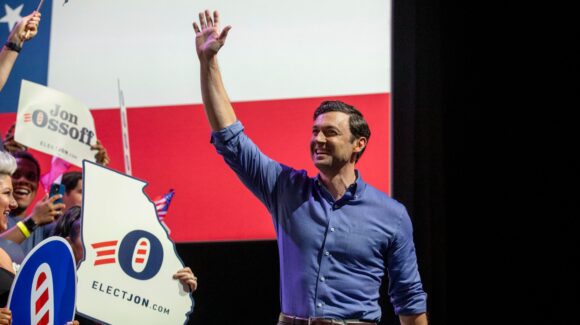 Jon Ossoff acusa desgaste del efecto Trump y busca capitalizarlo rumbo a las elecciones de medio término en EU