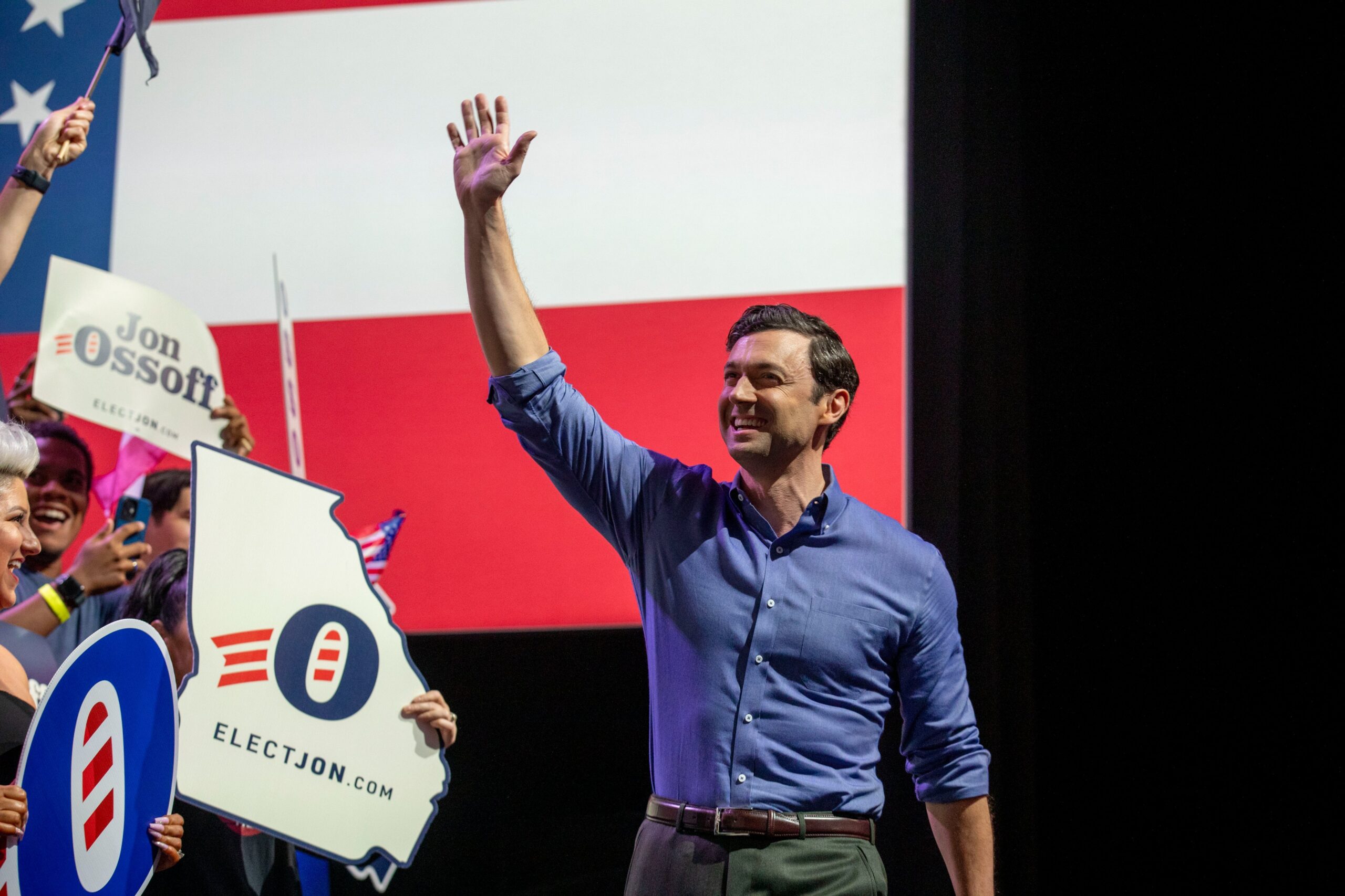 Jon Ossoff acusa desgaste del efecto Trump y busca capitalizarlo rumbo a las elecciones de medio término en EU.