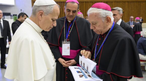 Episcopado Mexicano entrega al Papa León XIV libro sobre desaparecidos en México