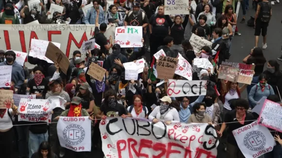Marcha del 2 de octubre avanza hacia el Zócalo de CDMX entre tensión y enfrentamientos