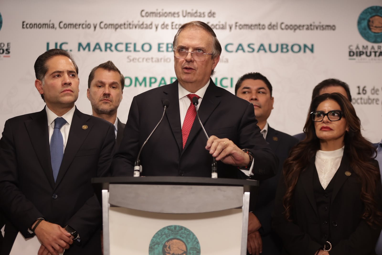 Diputado del PAN cuestiona a Ebrard y asegura que ‘Ley Antimemes’ podría limitar la libertad de expresión.