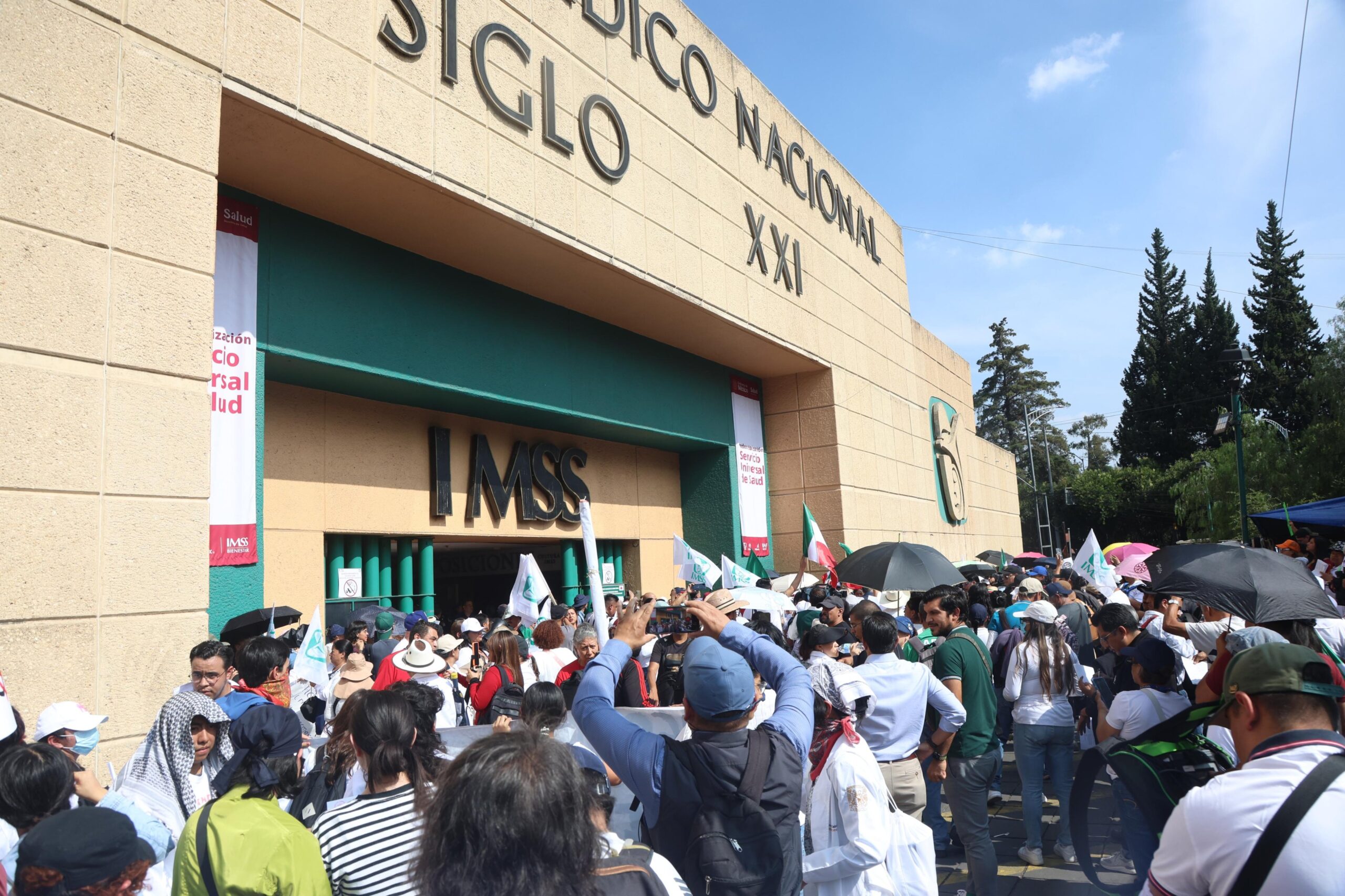 “No hay manera de que ganen esa encuesta”: enfermero del IMSS en la CDMX sobre consulta salarial de este miércoles.