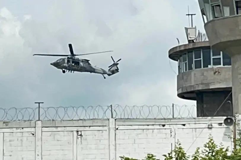 Riña en penal de El Castillo en Mazatlán, Sinaloa deja 10 muertos y 16 heridos.