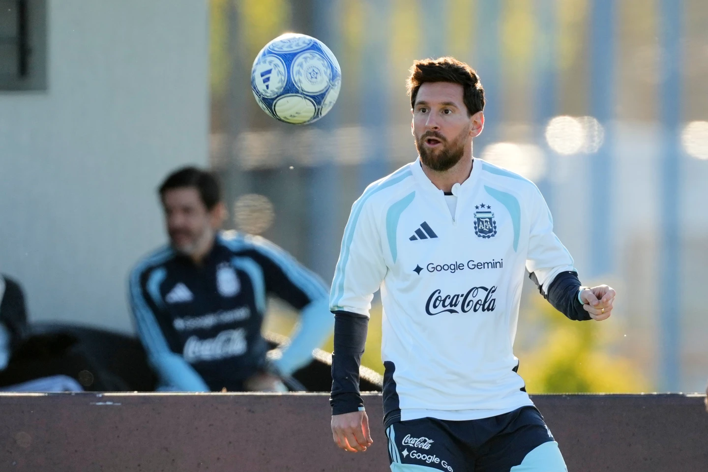 Lionel Messi recibe emotivos mensajes de grandes figuras por su último partido con Argentina.