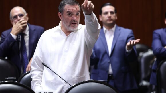 PAN exige a Claudia Sheinbaum atender protestas de médicos del IMSS y pide relevo de Zoé Robledo