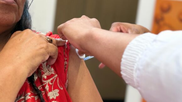 Inicia campaña de vacunación invernal en la Ciudad de México