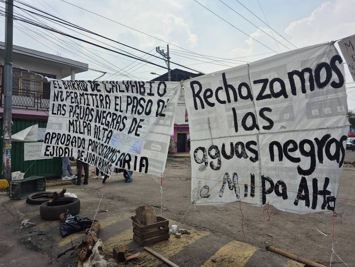 Comuneros de San Gregorio Atlapulco se manifiestan