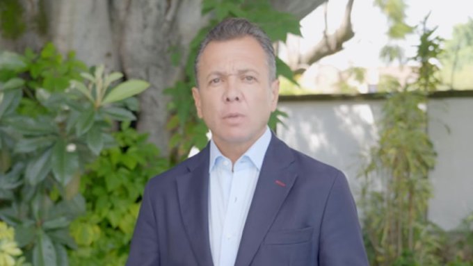 Pablo Lemus reconoce excesos policiales en Casa Jalisco durante protestas y ordena investigar a los responsables.