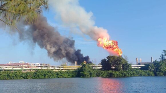 Pemex controla conato de incendio en Dos Bocas, Tabasco; no hubo lesionados ni daños en la instalación