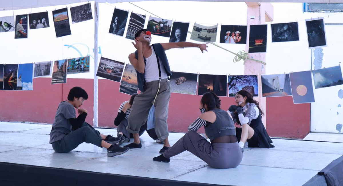 Jóvenes artistas buscan su lugar a un costado de la Torre Latino