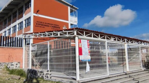 Estudiante hiere con dos cuchillos a cuatro personas en secundaria de Querétaro