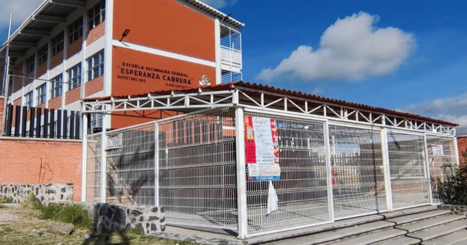 Estudiante hiere con dos cuchillos a cuatro personas en secundaria de Querétaro.