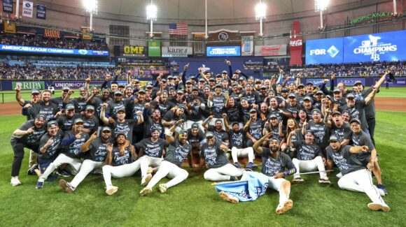 Rays de Tampa Bay avanzan a la Serie Mundial tras vencer a Cleveland; el mexicano Aranda disputará el título