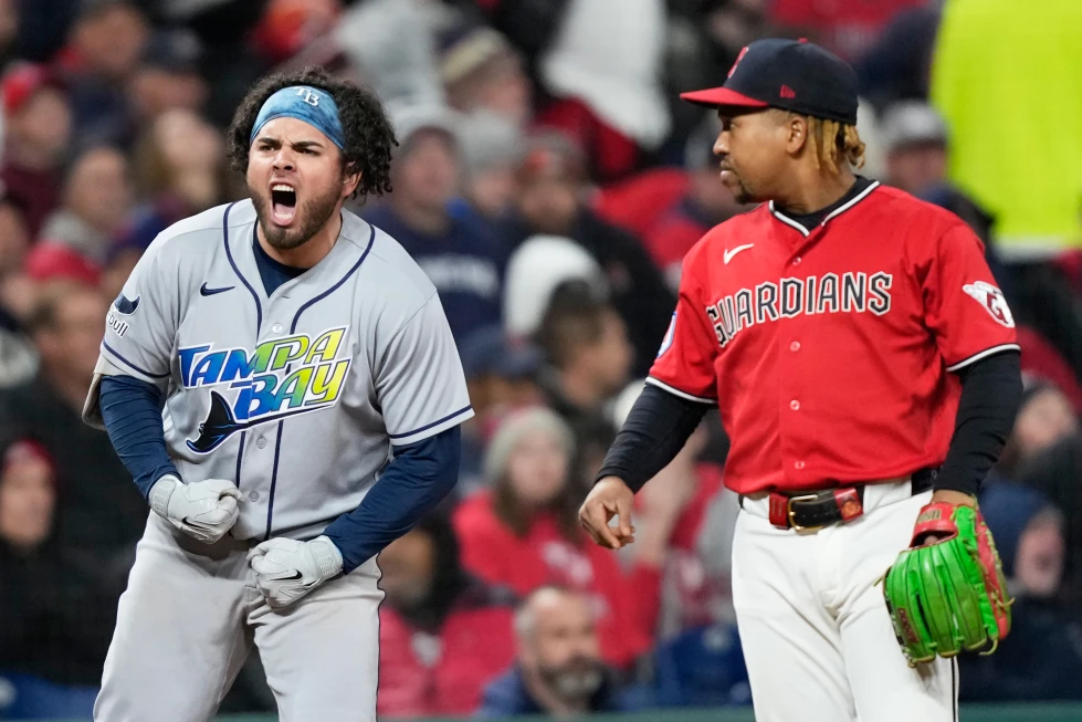 MLB: Jonathan Aranda lidera la reacción de Tampa Bay y empata la Serie de Campeonato ante Cleveland.