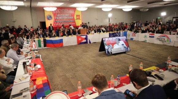 Participa presidente de Cuba, Miguel Díaz-Canel, en seminario político organizado por el PT