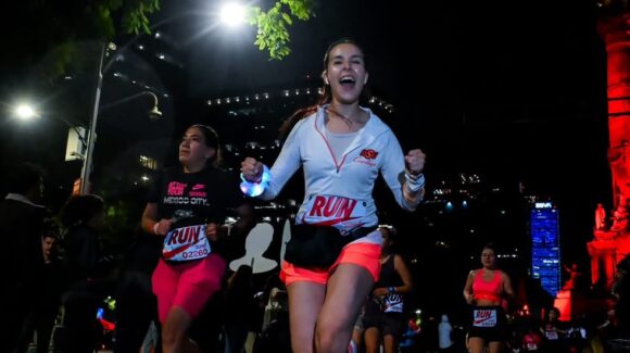 Corren 10 mil mujeres por calles de la Ciudad de México