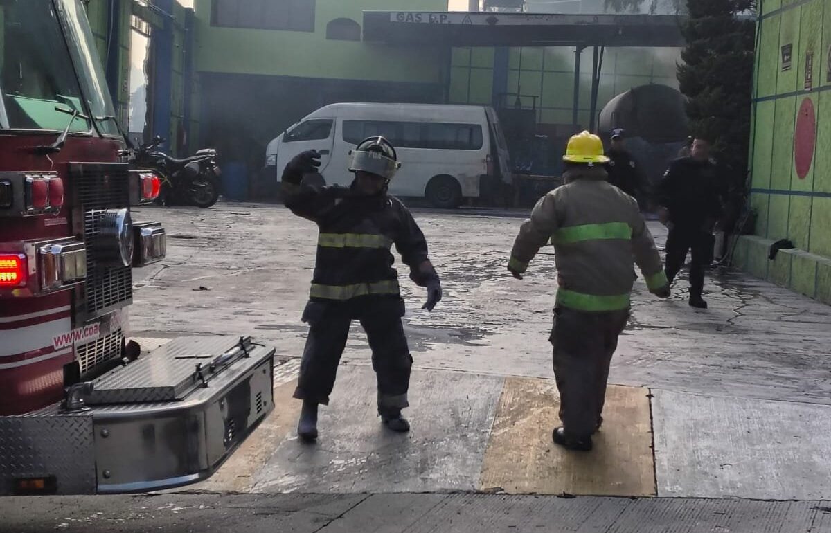 Explotan dos pipas en Coacalco; hay tres lesionados