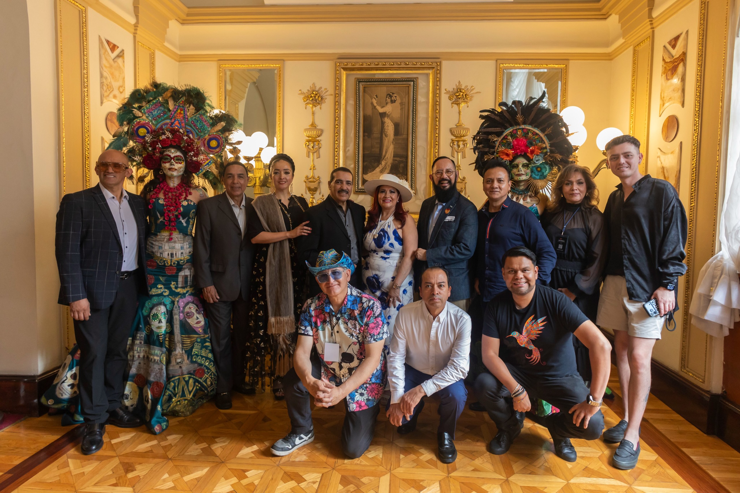 Desfilan Catrinas Contemporáneas en Teatro de la Ciudad